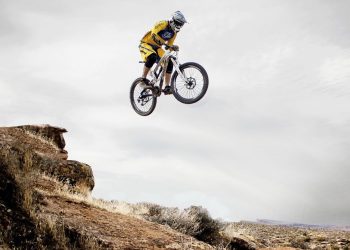 découvrez l'impact des sports extrêmes sur votre assurance en 2026 et comment bien vous protéger pour pratiquer en toute sérénité.