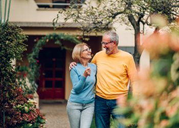 découvrez comment les séniors peuvent bénéficier d'un prêt immobilier adapté à leurs besoins et concrétiser leurs projets de logement en toute sérénité.