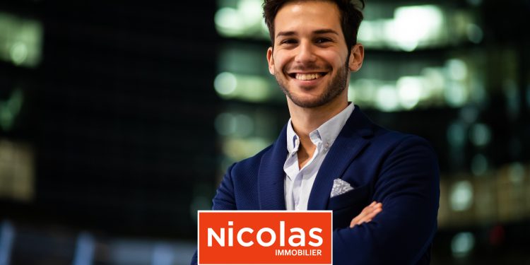 découvrez comment un courtier immobilier devient votre allié conseil incontournable pour trouver le bien idéal et négocier au meilleur prix.